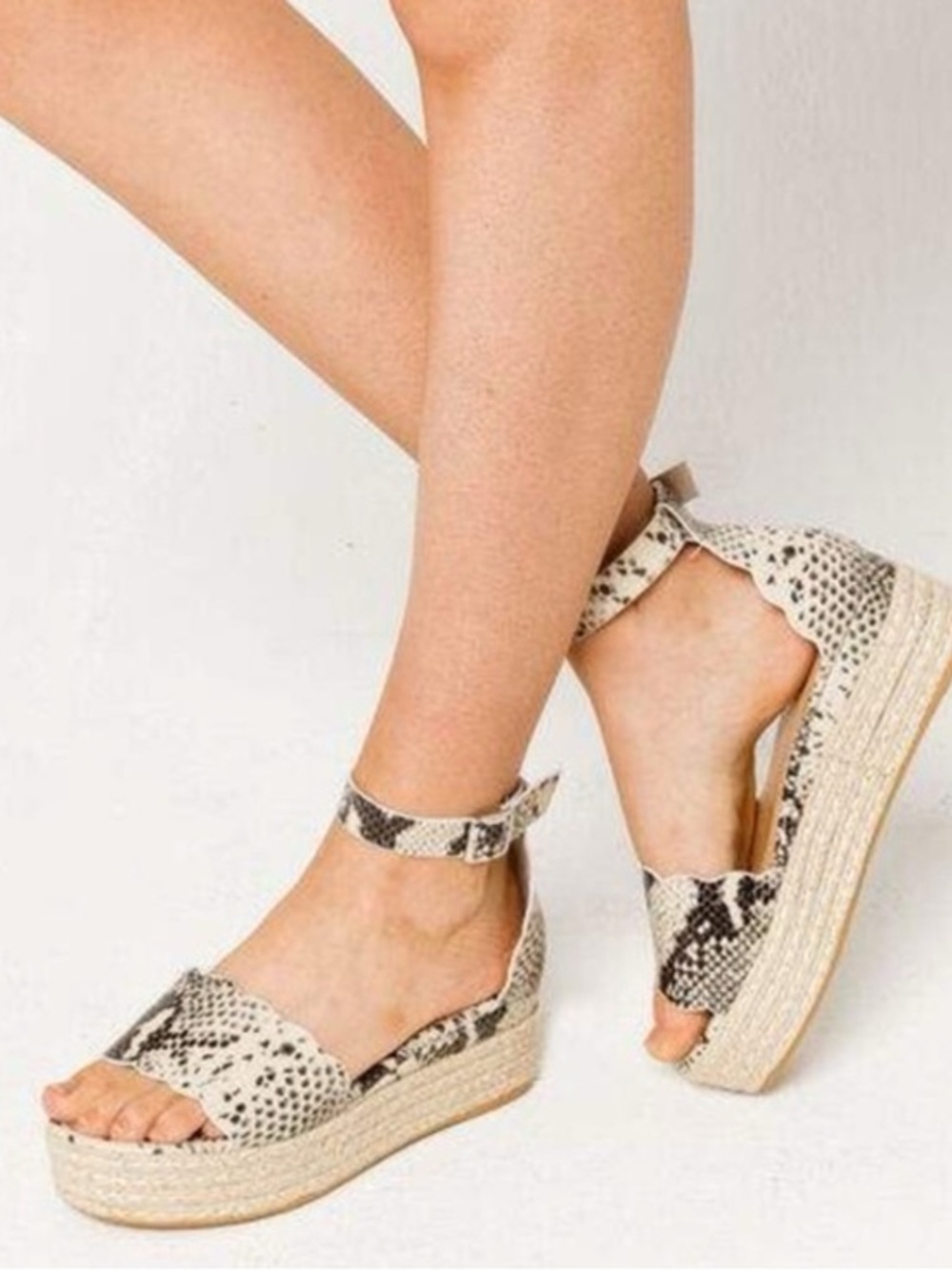 Bamboo Infinity Espadrille Beige Snakeskin Print Lug Sole Ankle Strap Size 10